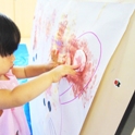 絵の具に触れて遊ぼう
